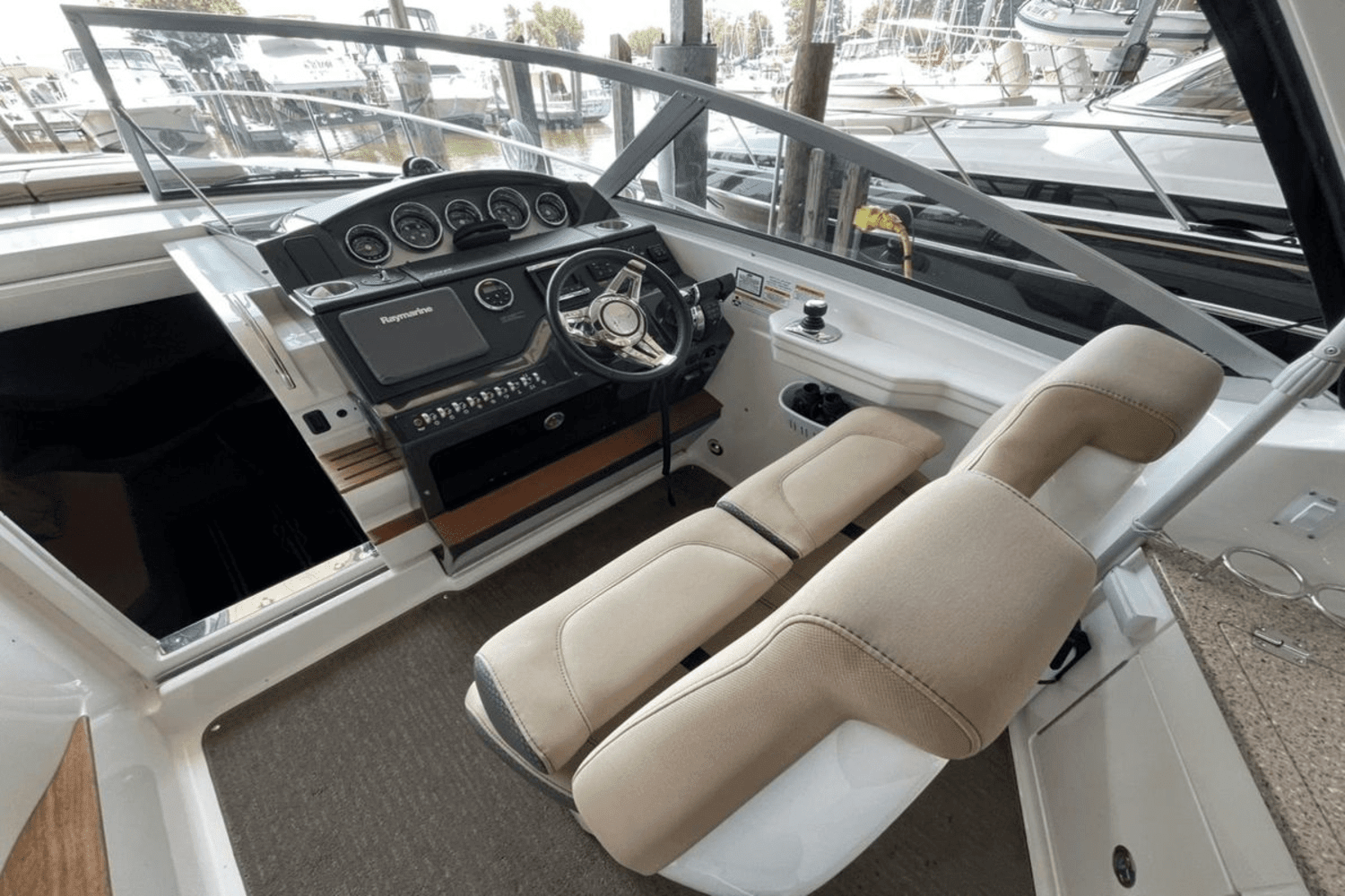 2016 Sea Ray 350 SUNDANCER Image Thumbnail #7