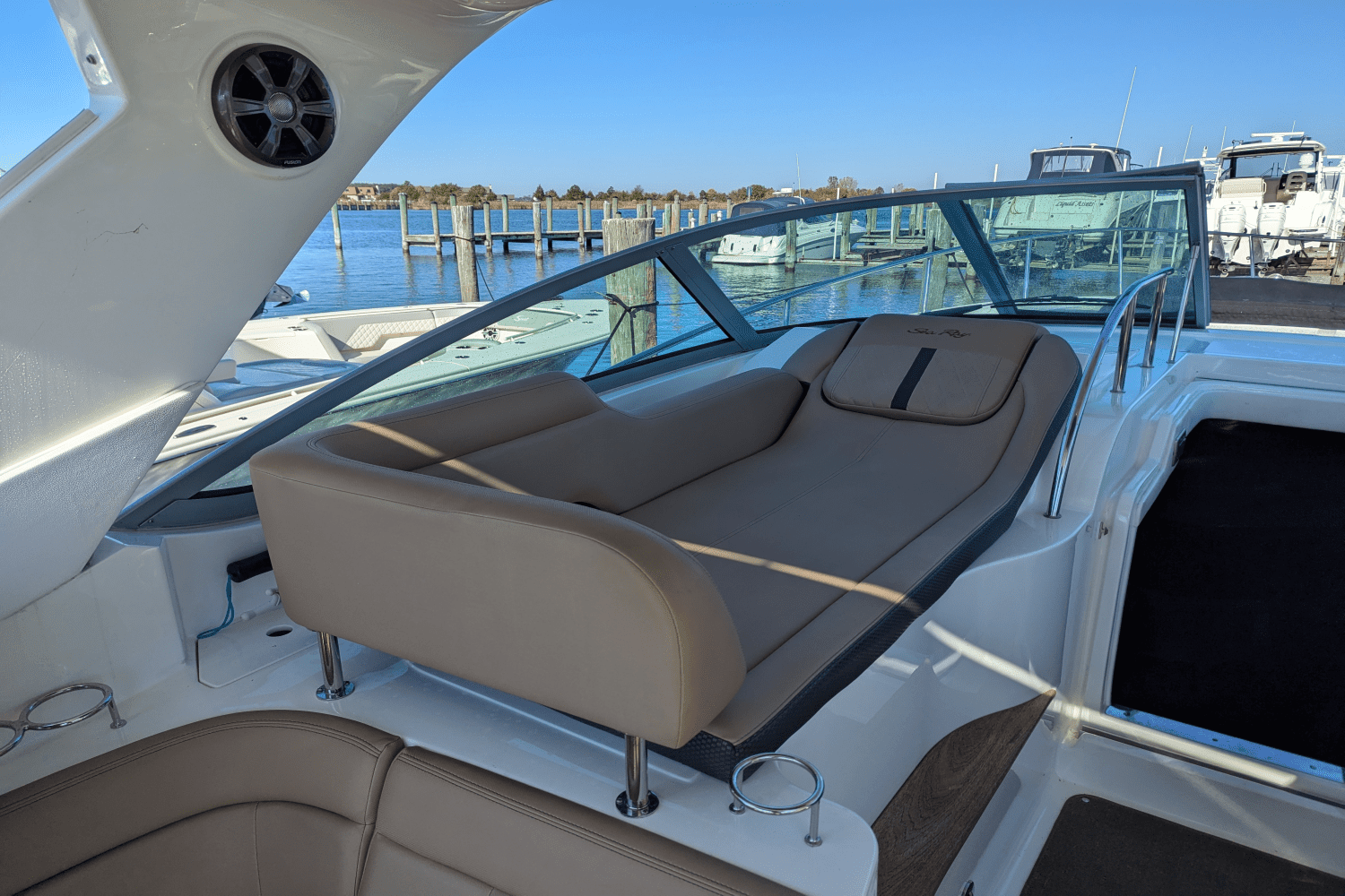 2016 Sea Ray 350 SUNDANCER Image Thumbnail #11