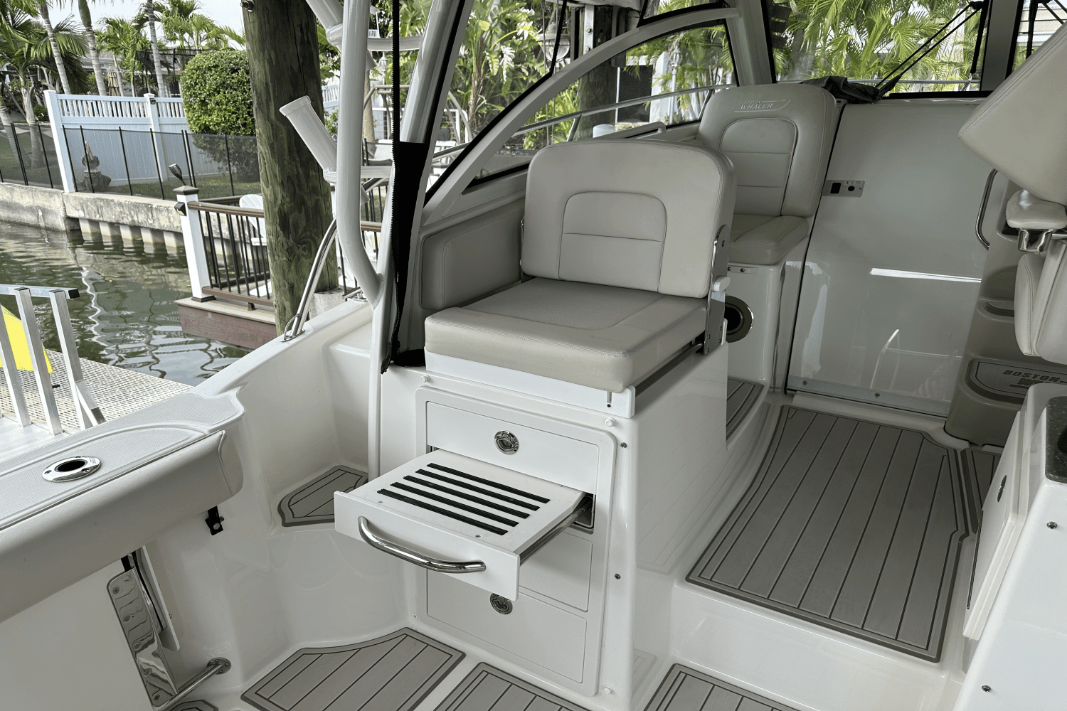 2019 Boston Whaler 285 Conquest Image Thumbnail #17