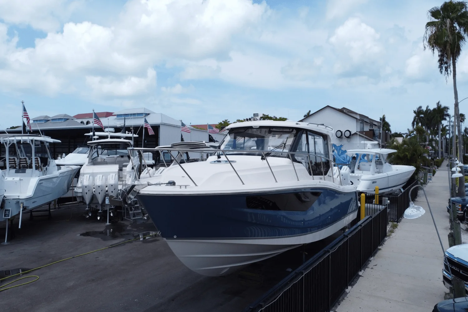 2025 Boston Whaler 365 Conquest Image Thumbnail #10