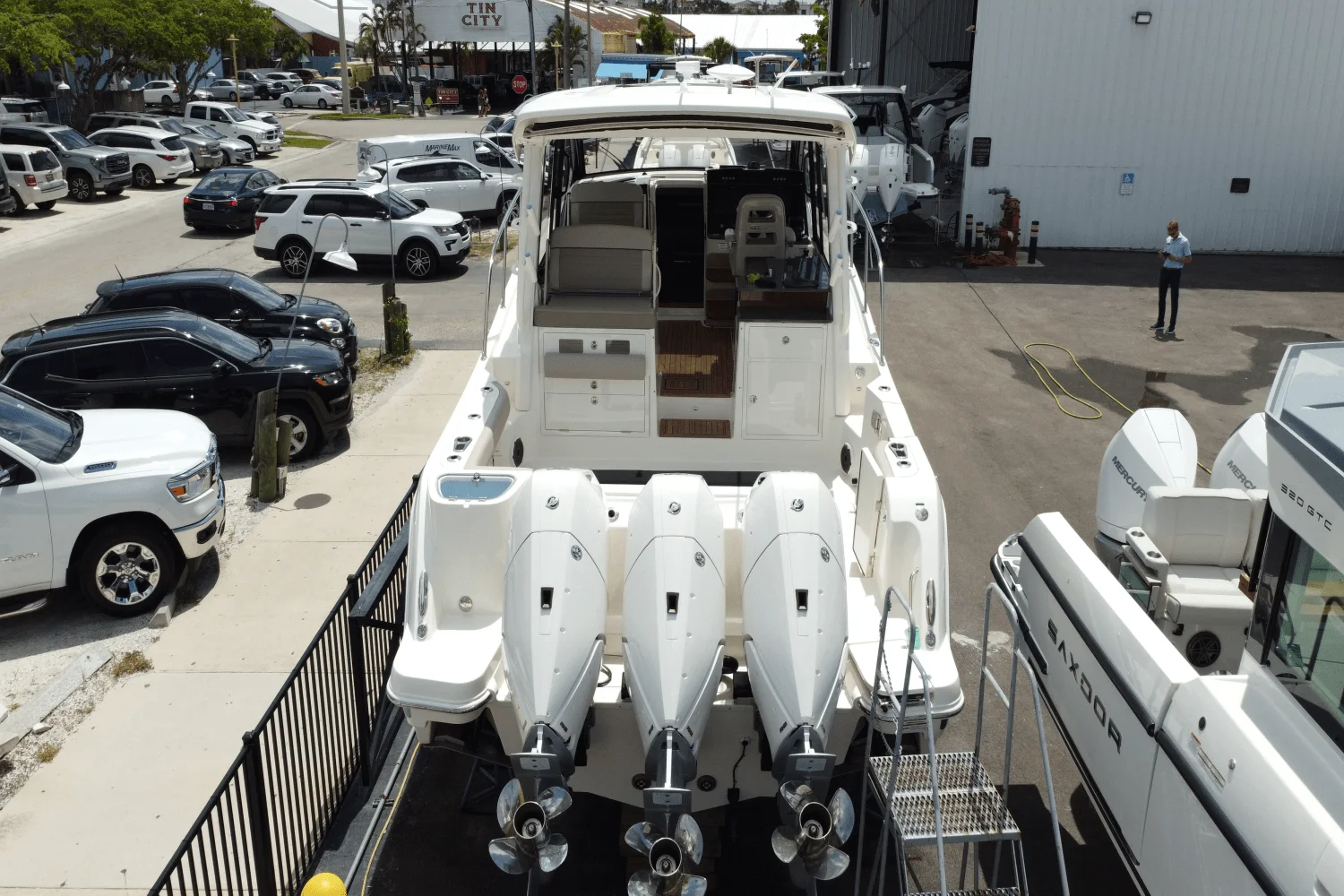 2025 Boston Whaler 365 Conquest Image Thumbnail #15