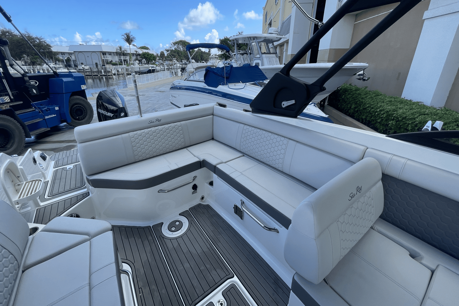 2023 Sea Ray 270 SDX OUTBOARD Image Thumbnail #45