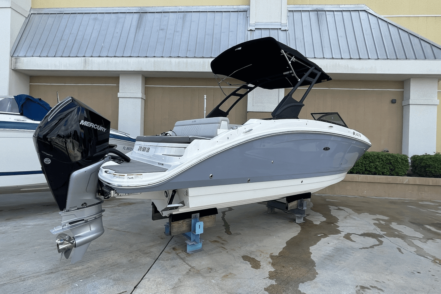 2023 Sea Ray 270 SDX OUTBOARD Image Thumbnail #2