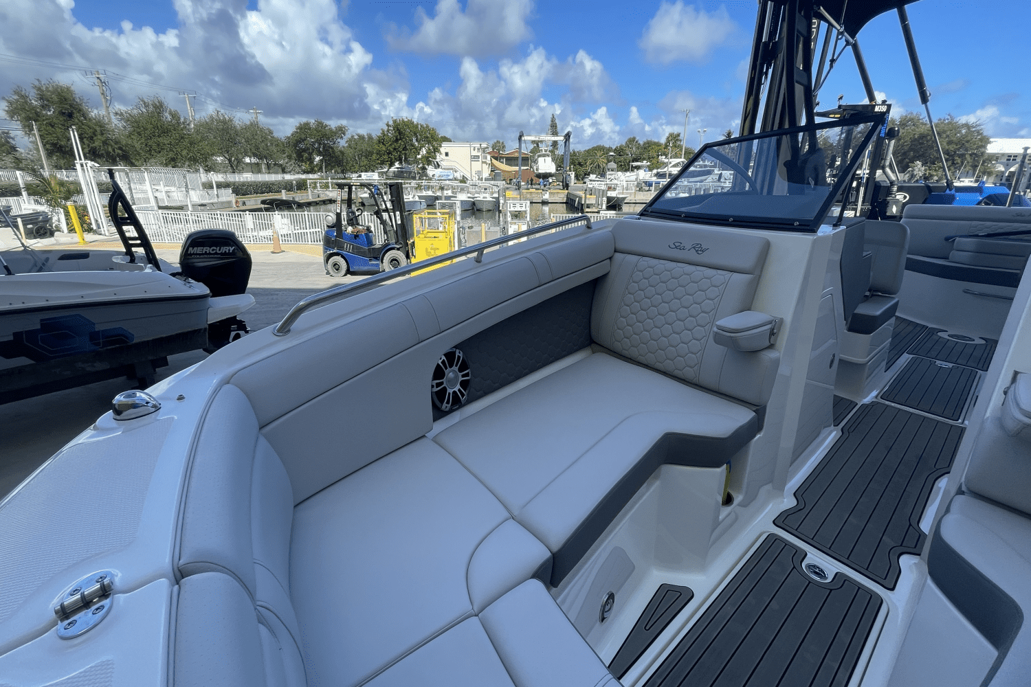 2023 Sea Ray 270 SDX OUTBOARD Image Thumbnail #18