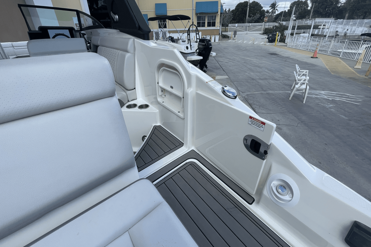 2023 Sea Ray 270 SDX OUTBOARD Image Thumbnail #58