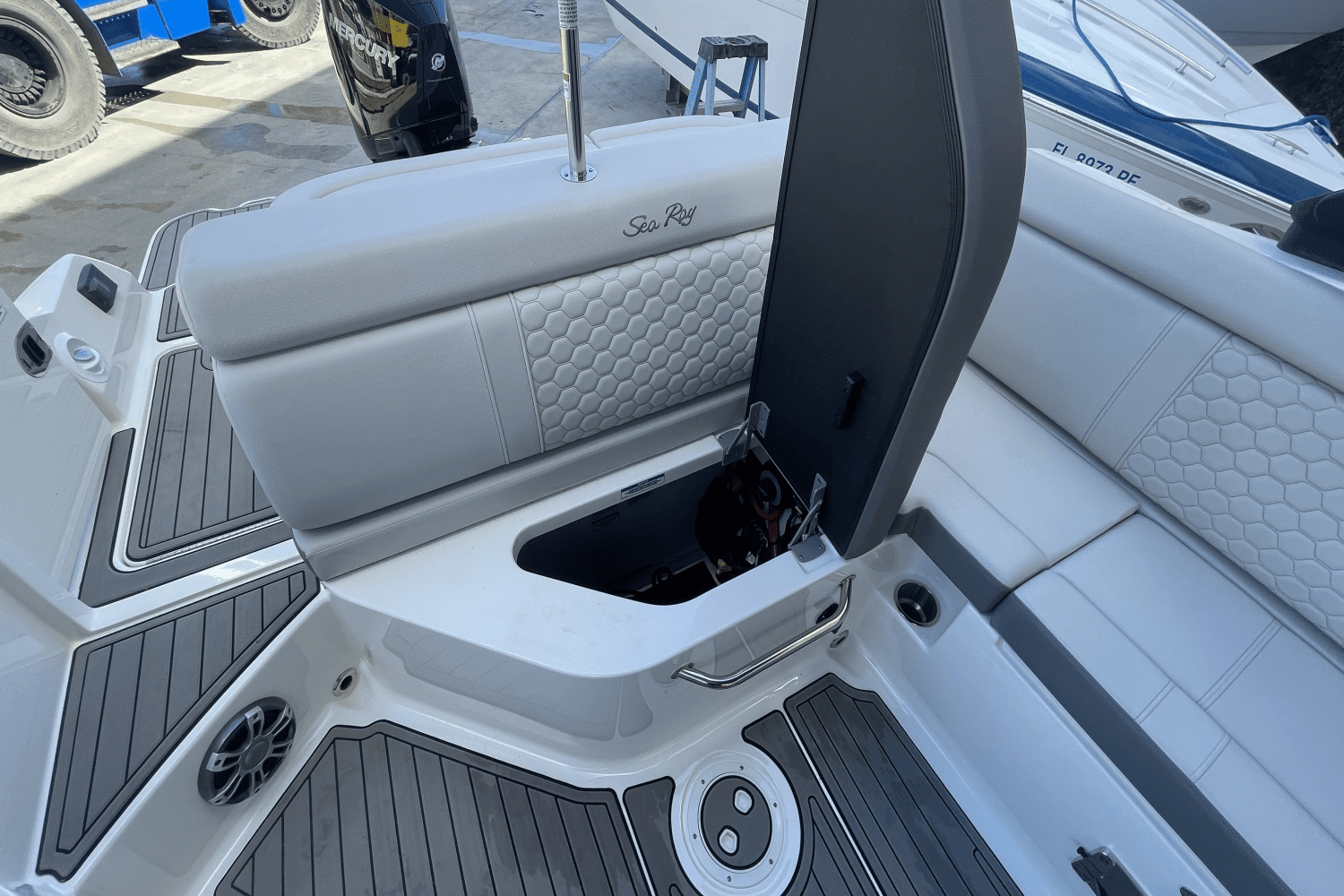 2023 Sea Ray 270 SDX OUTBOARD Image Thumbnail #40