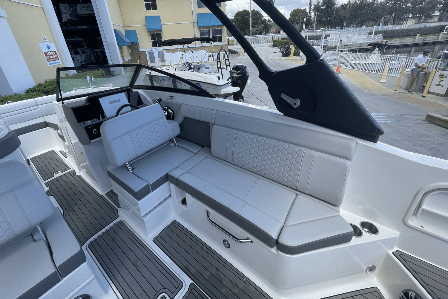 2023 Sea Ray 270 SDX OUTBOARD Image Thumbnail #49