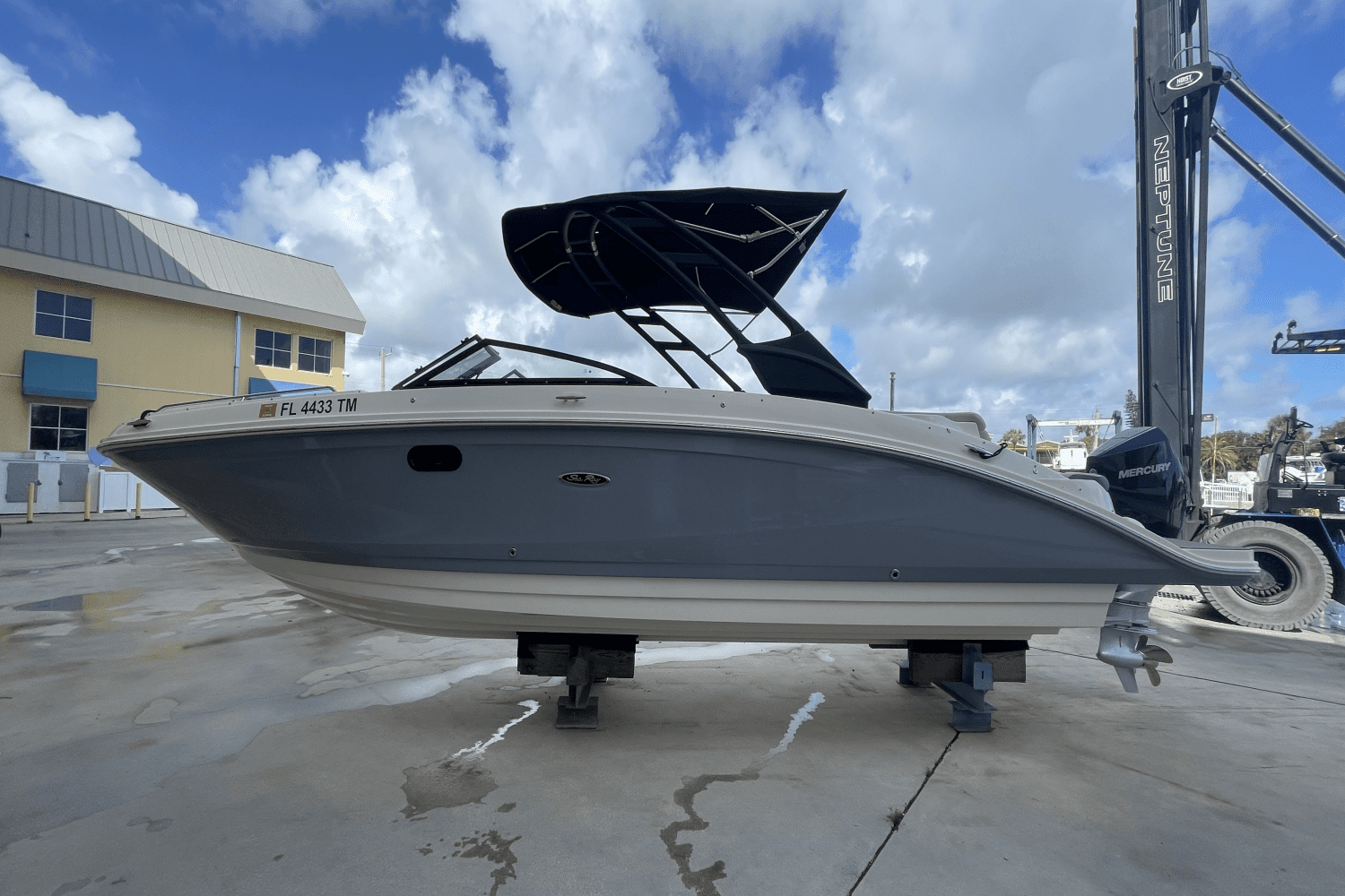 2023 Sea Ray 270 SDX OUTBOARD Image Thumbnail #5