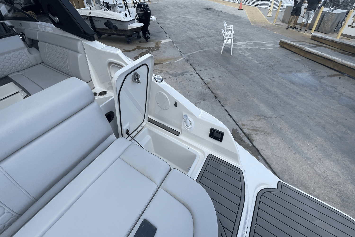 2023 Sea Ray 270 SDX OUTBOARD Image Thumbnail #57