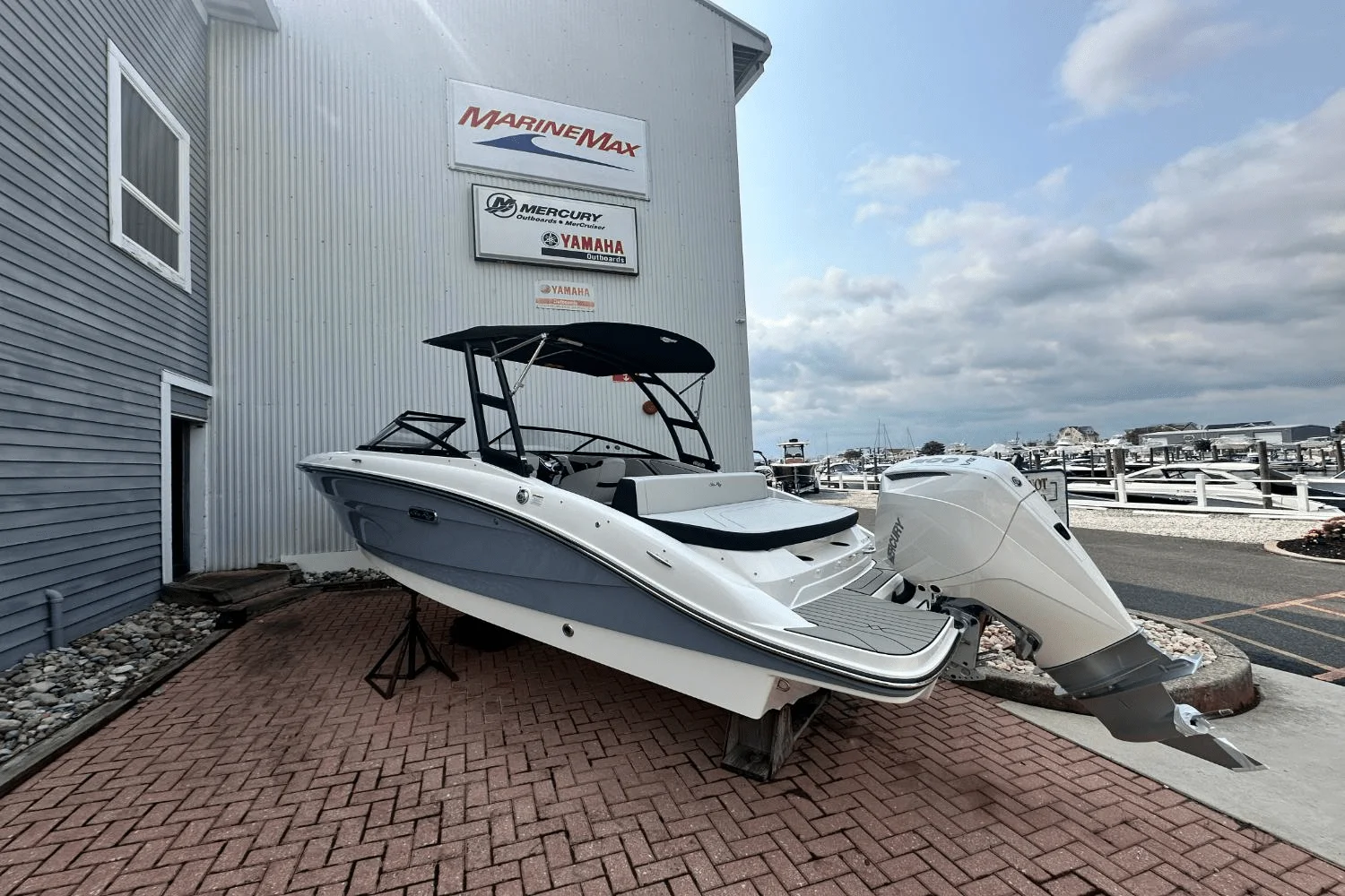 2025 Sea Ray SPX 210 Outboard Image Thumbnail #6