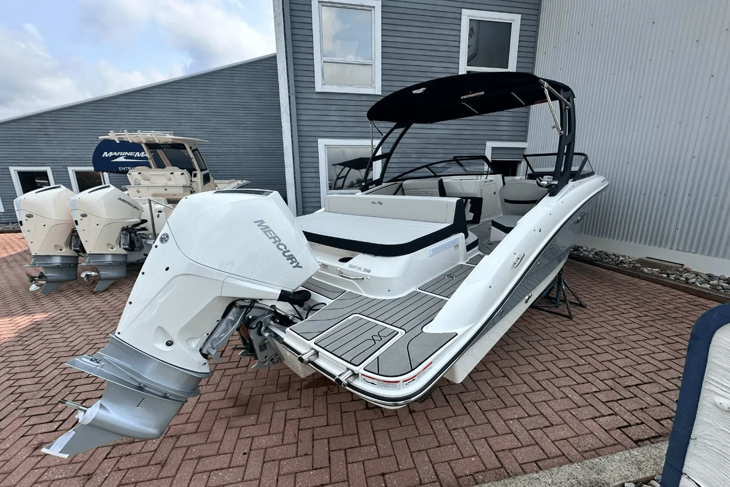 2025 Sea Ray SPX 210 Outboard Image Thumbnail #4