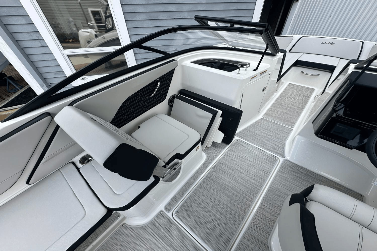 2025 Sea Ray SPX 210 Outboard Image Thumbnail #12