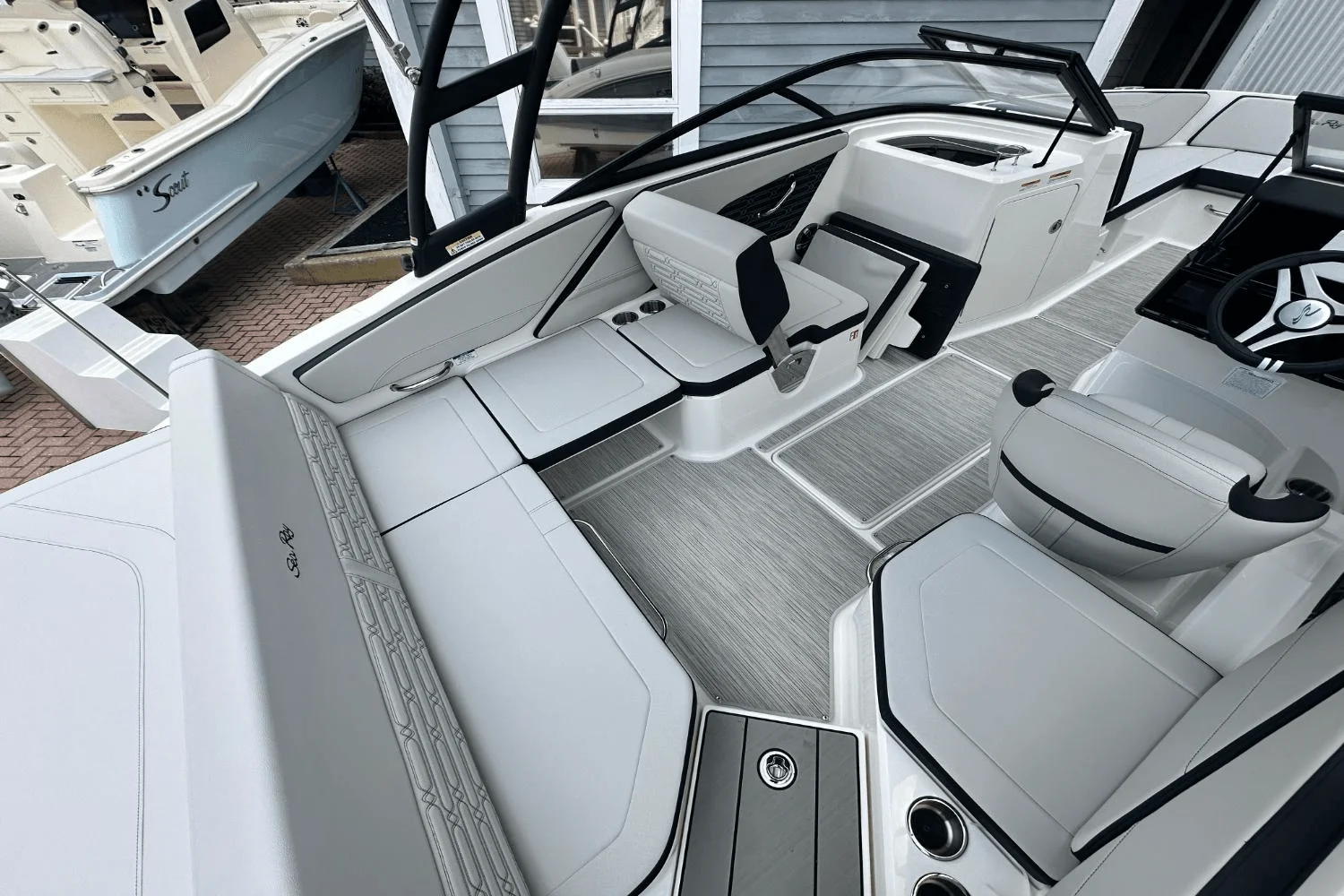 2025 Sea Ray SPX 210 Outboard Image Thumbnail #10