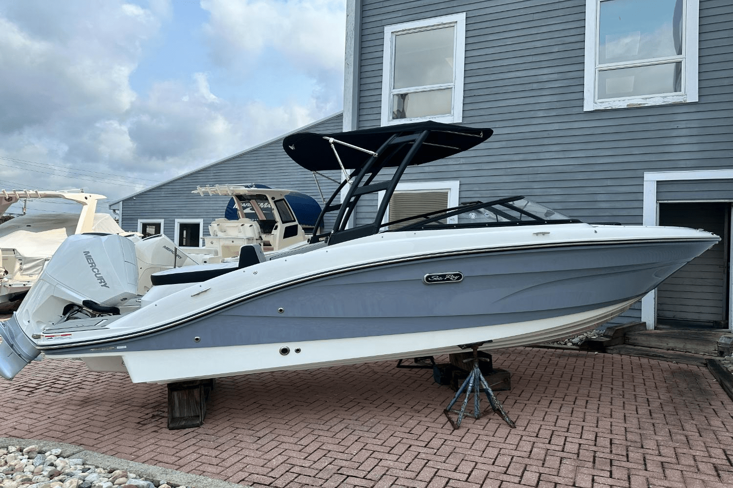 2025 Sea Ray SPX 210 Outboard Image Thumbnail #2