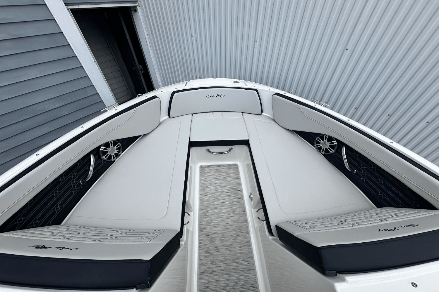 2025 Sea Ray SPX 210 Outboard Image Thumbnail #18