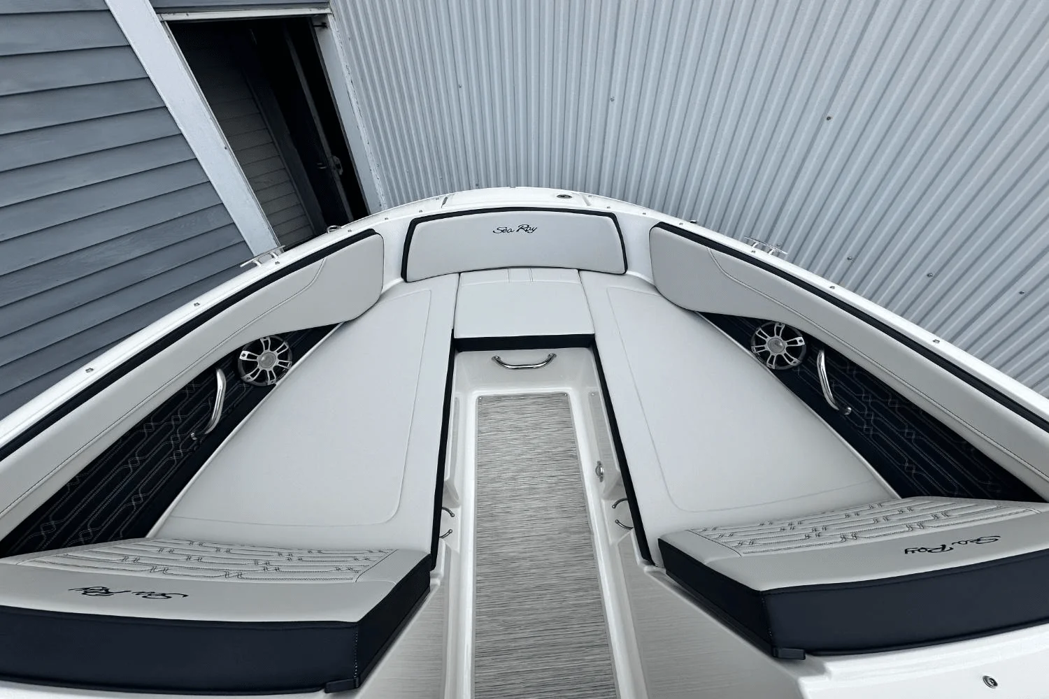 2025 Sea Ray SPX 210 Outboard Image Thumbnail #18