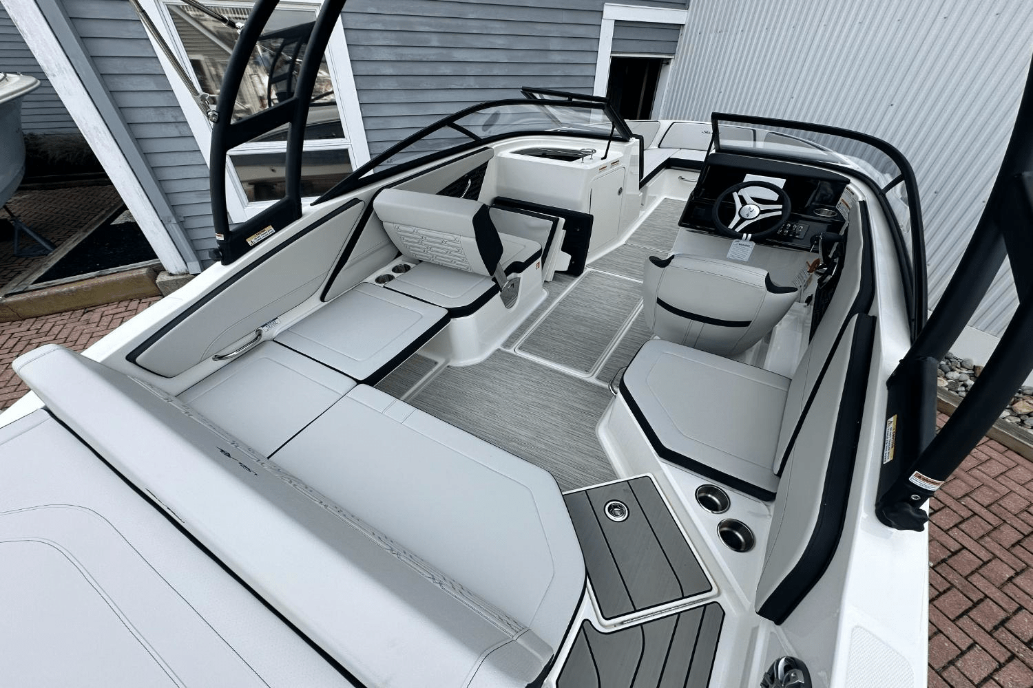 2025 Sea Ray SPX 210 Outboard Image Thumbnail #9