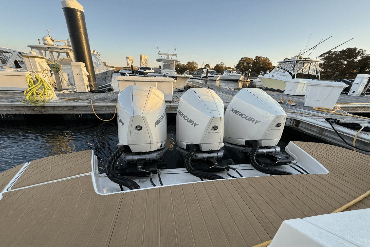 2023 Sea Ray 370 SUNDANCER OUTBOARD Image Thumbnail #4