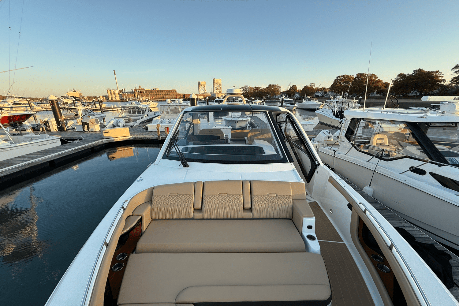 2023 Sea Ray 370 SUNDANCER OUTBOARD Image Thumbnail #16