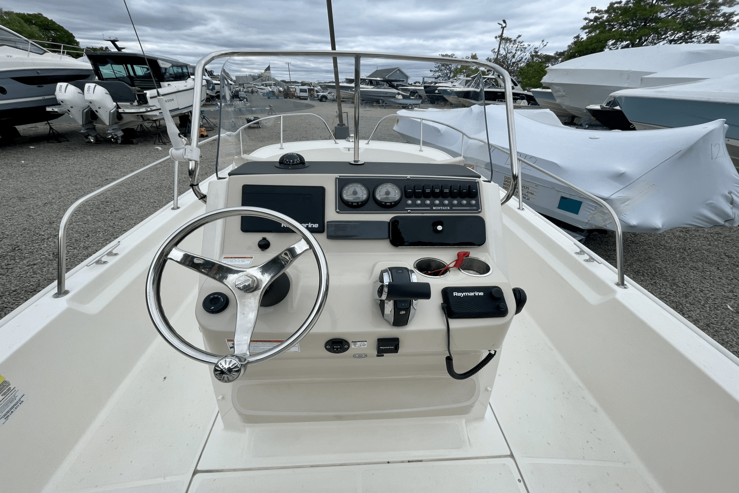 2022 Boston Whaler 21 MONTAUK Image Thumbnail #8