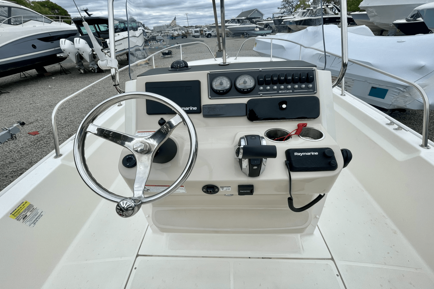 2022 Boston Whaler 21 MONTAUK Image Thumbnail #11
