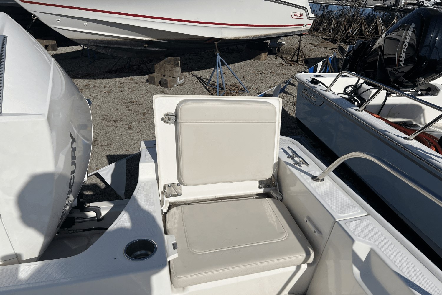 2022 Boston Whaler 21 MONTAUK Image Thumbnail #5