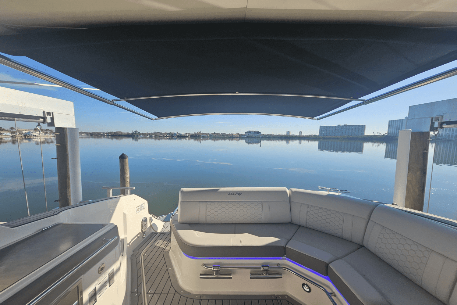 2021 Sea Ray 320 SUNDANCER Image Thumbnail #17