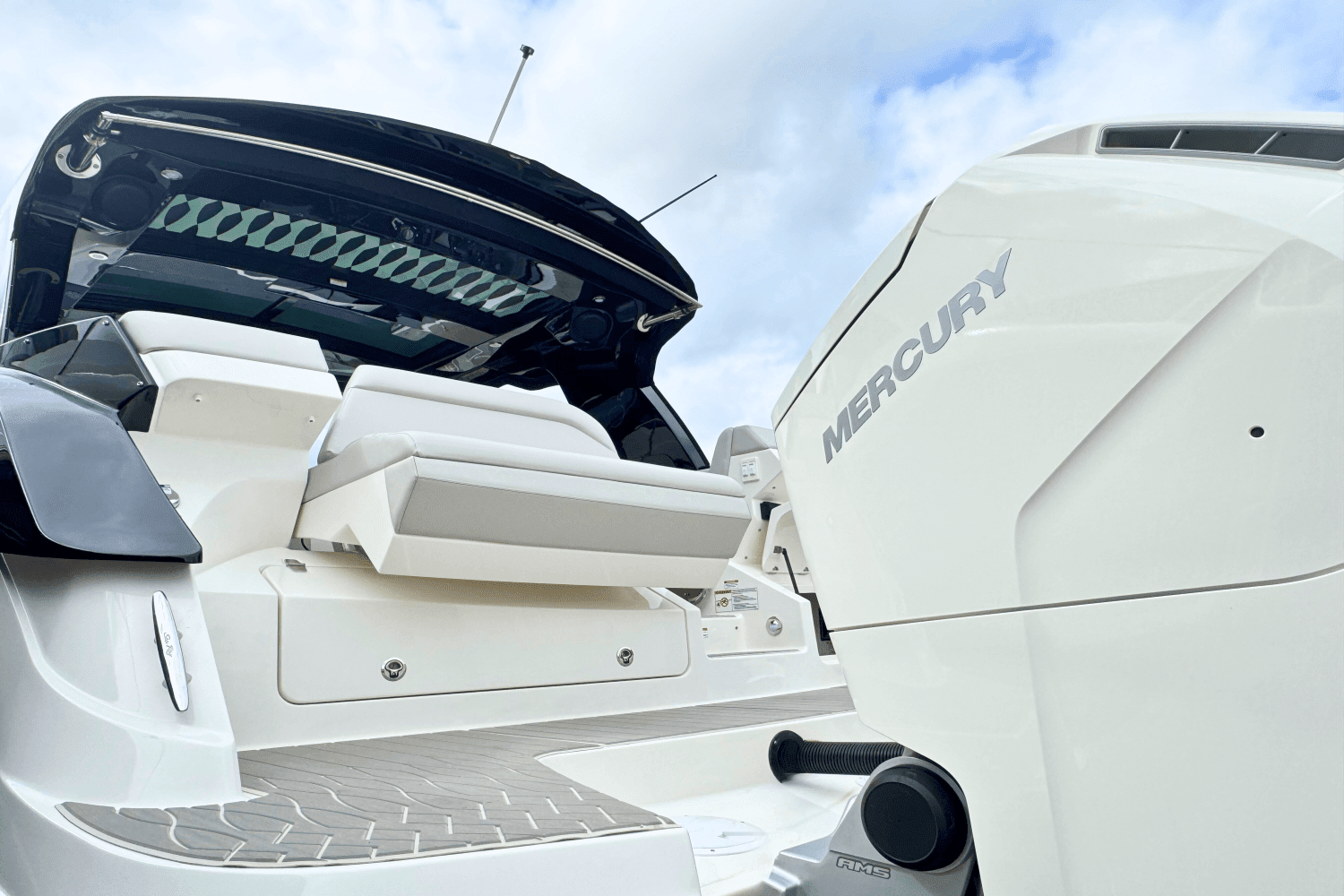 2025 Sea Ray Sundancer 370 Outboard Image Thumbnail #1