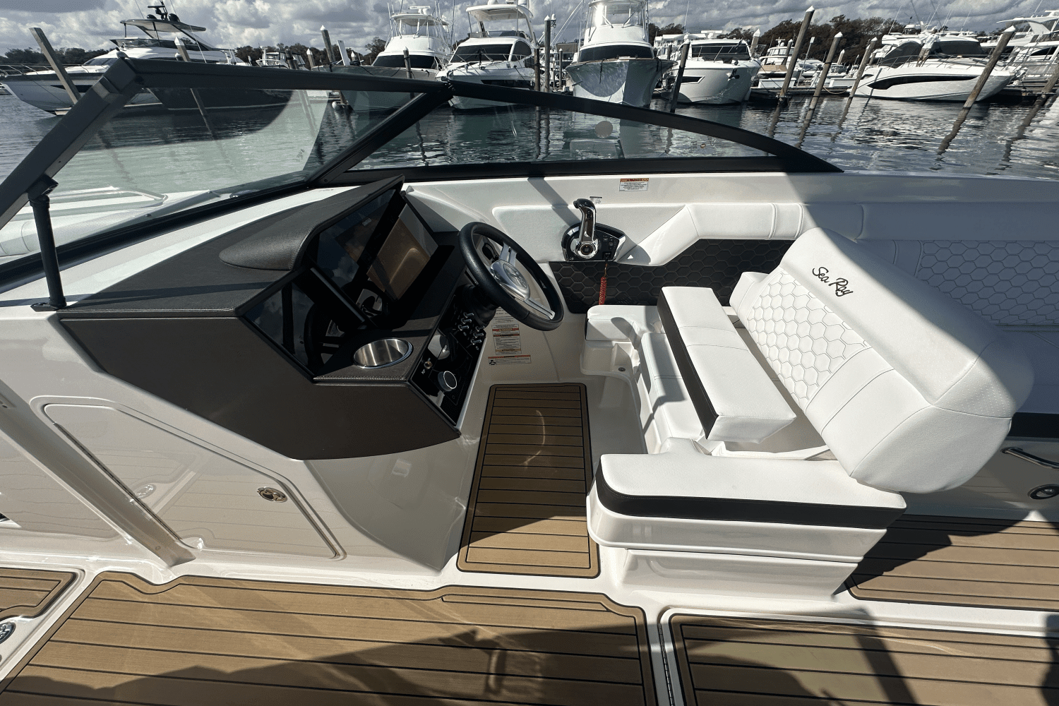 2023 Sea Ray 270 SDX OUTBOARD Image Thumbnail #31