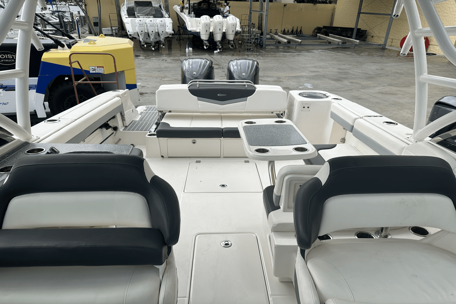 2022 Robalo R317 DUAL CONSOLE Image Thumbnail #12