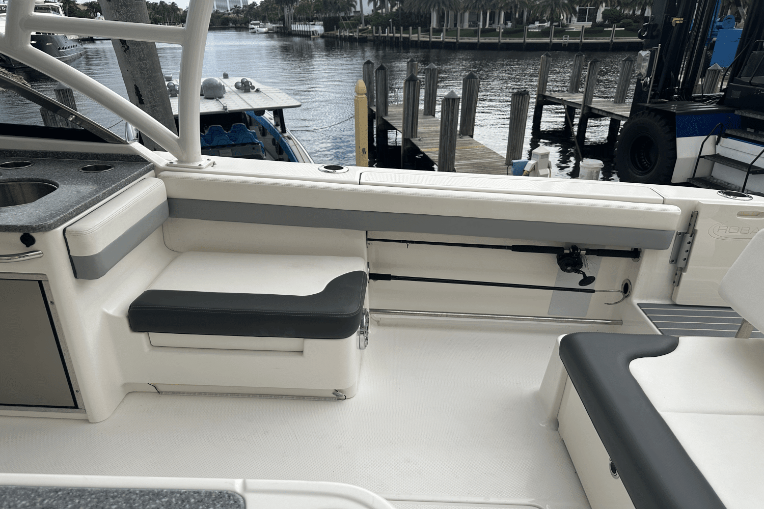 2022 Robalo R317 DUAL CONSOLE Image Thumbnail #15