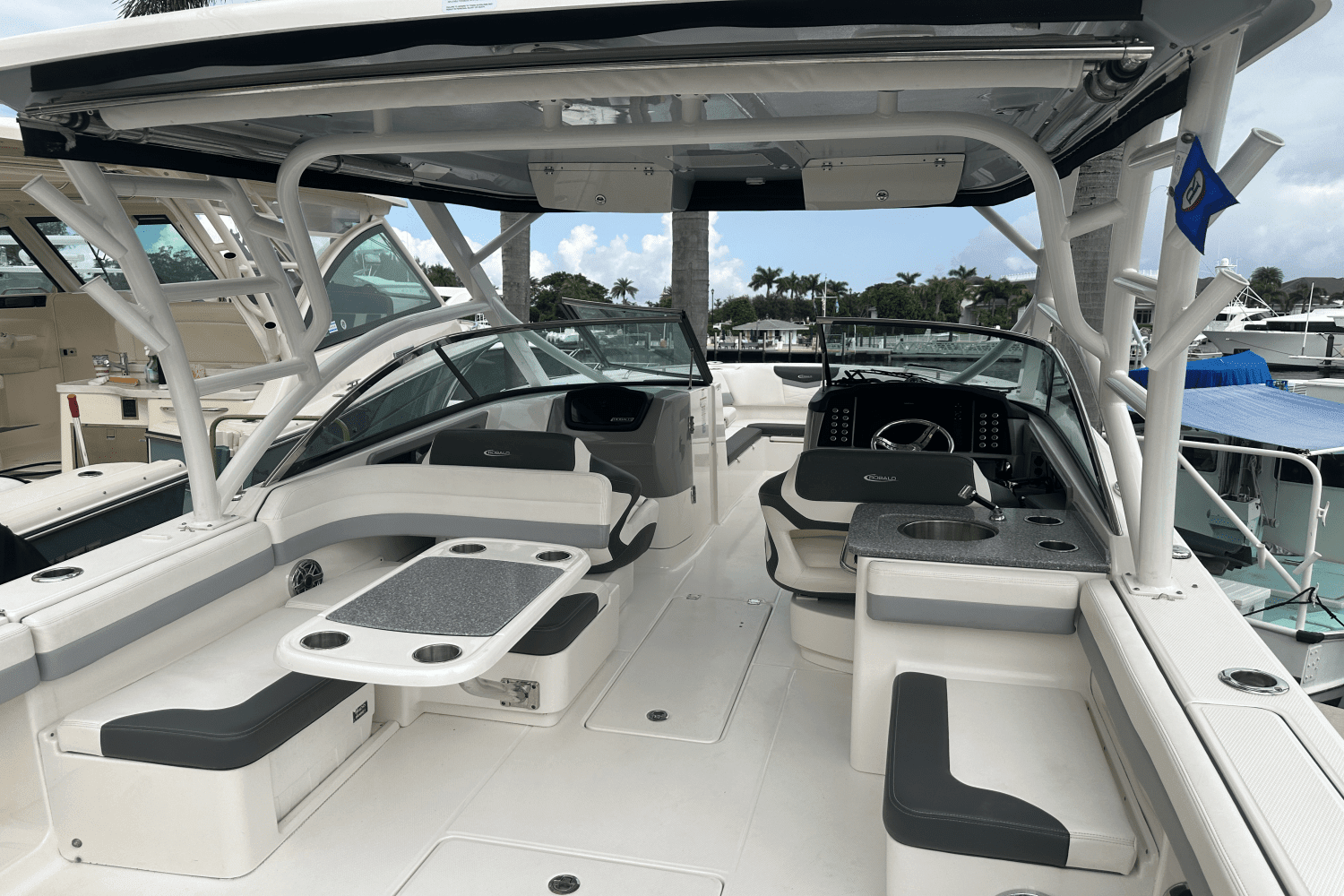 2022 Robalo R317 DUAL CONSOLE Image Thumbnail #8