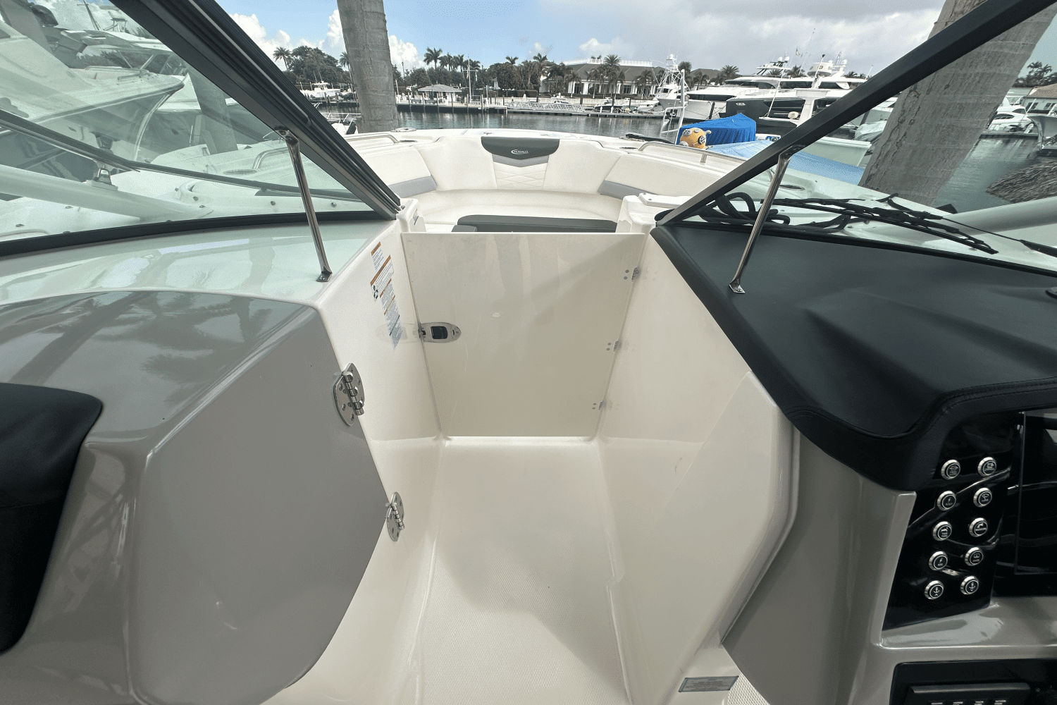 2022 Robalo R317 DUAL CONSOLE Image Thumbnail #18