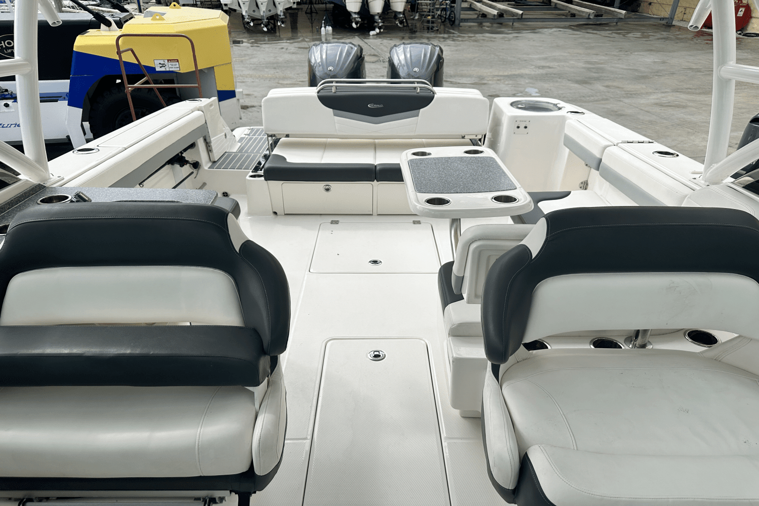 2022 Robalo R317 DUAL CONSOLE Image Thumbnail #10