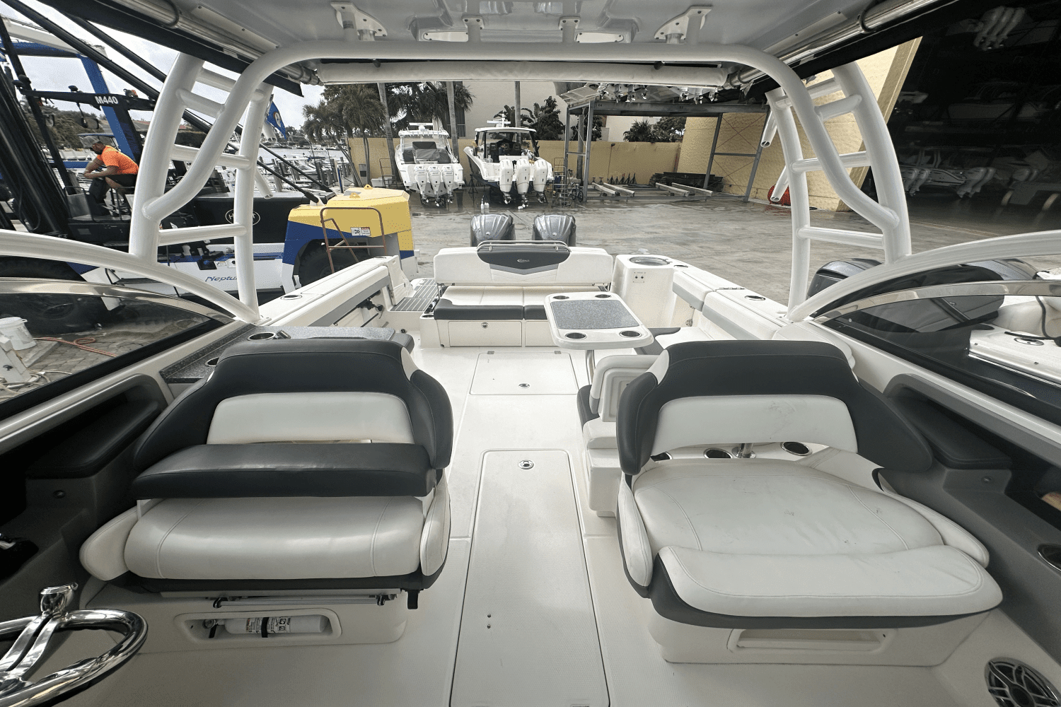 2022 Robalo R317 DUAL CONSOLE Image Thumbnail #13