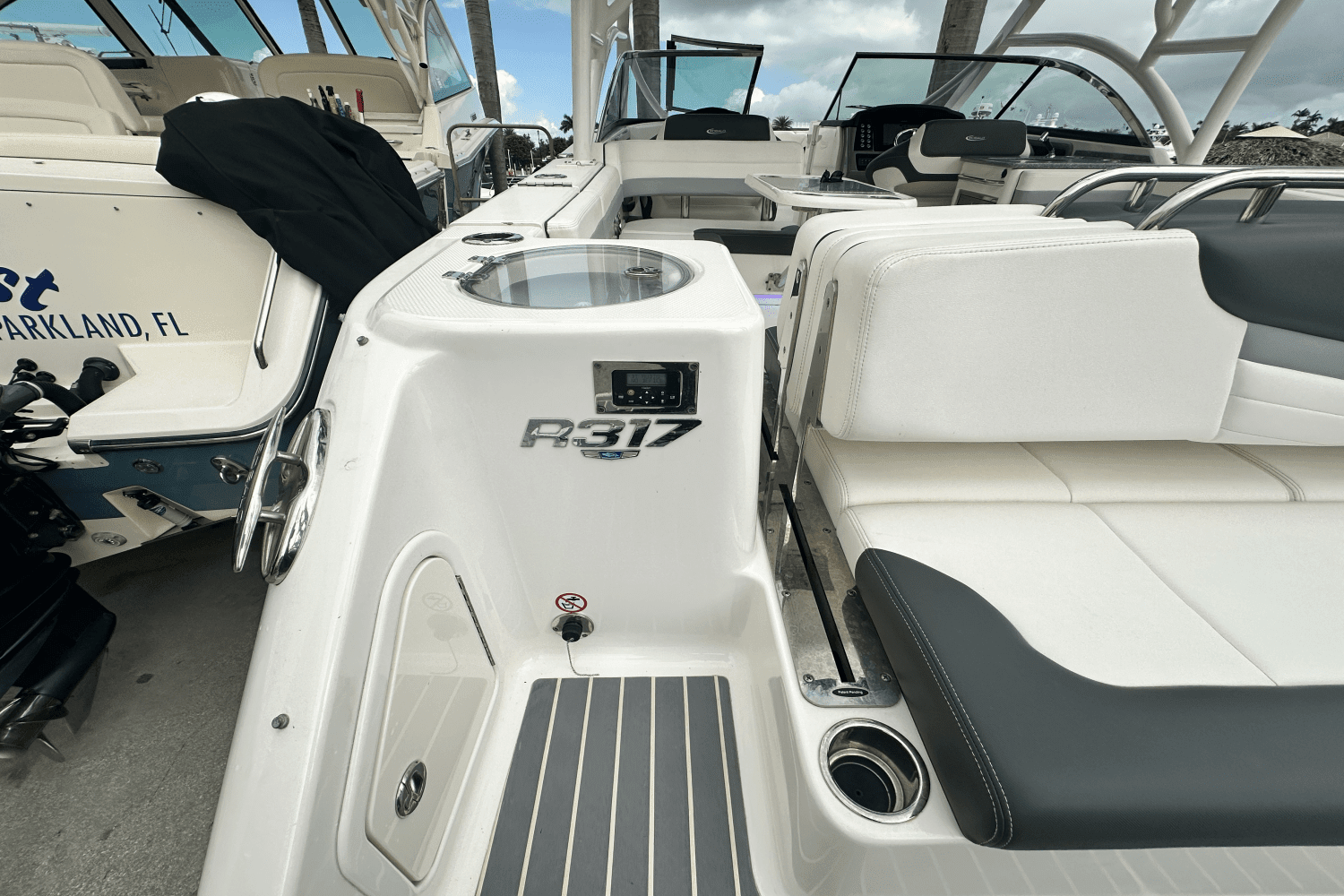 2022 Robalo R317 DUAL CONSOLE Image Thumbnail #45