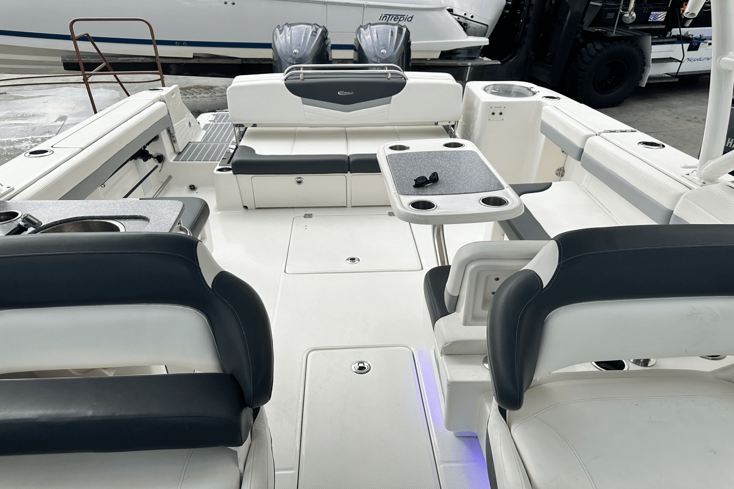 2022 Robalo R317 DUAL CONSOLE Image Thumbnail #11