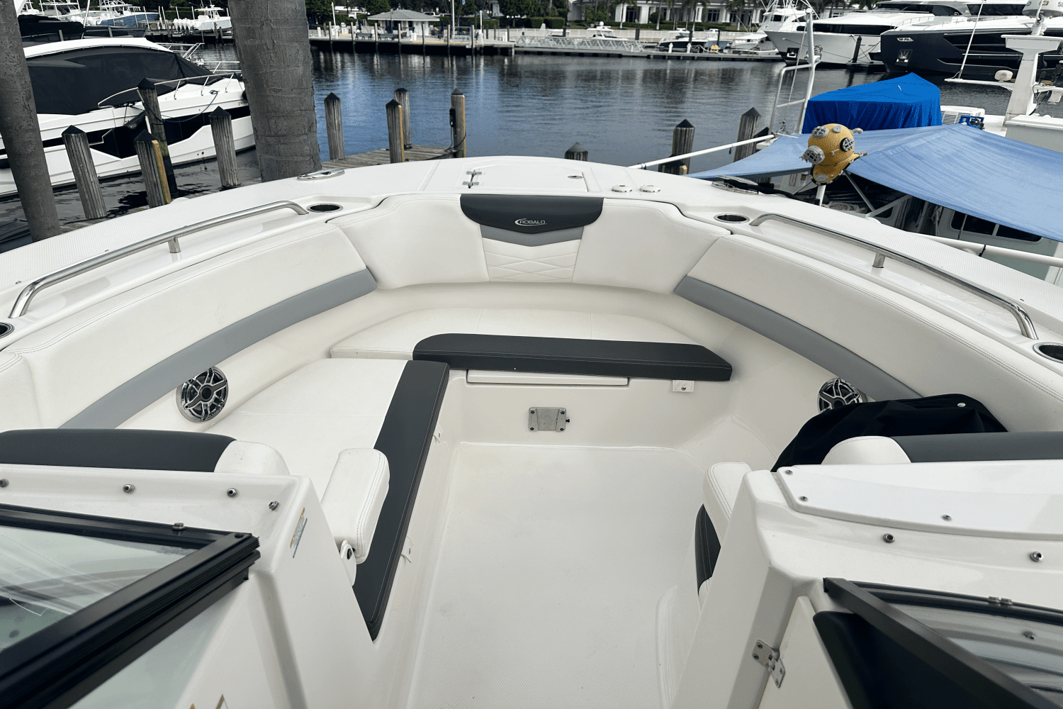 2022 Robalo R317 DUAL CONSOLE Image Thumbnail #24