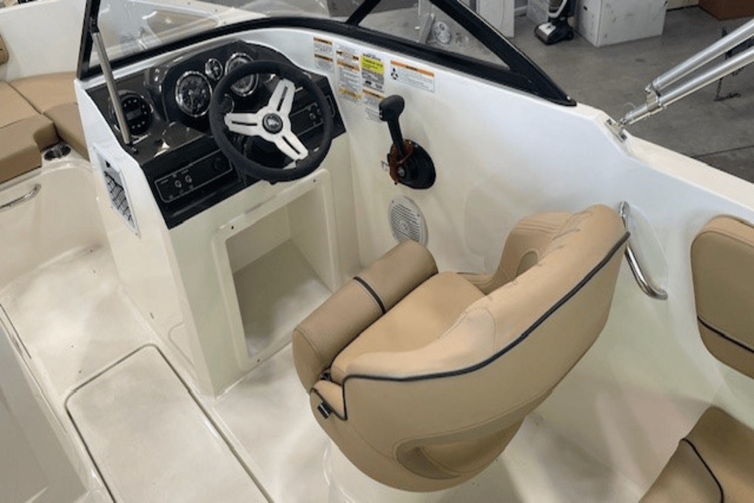 2025 Bayliner VR4OB Image Thumbnail #5