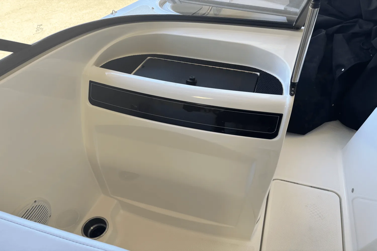 2025 Bayliner VR4OB Image Thumbnail #11