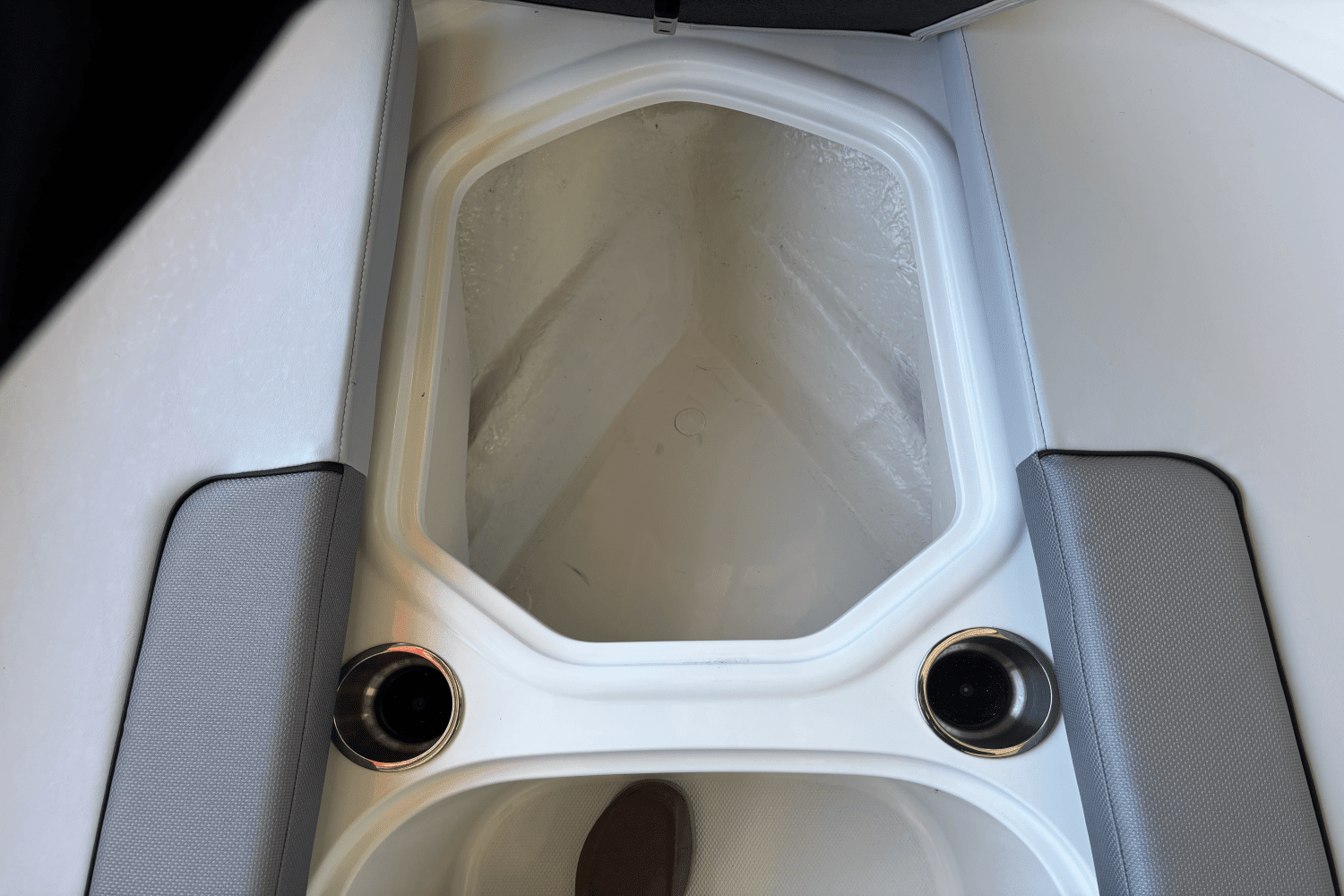 2025 Bayliner
                                                             VR4OB Image Thumbnail #18