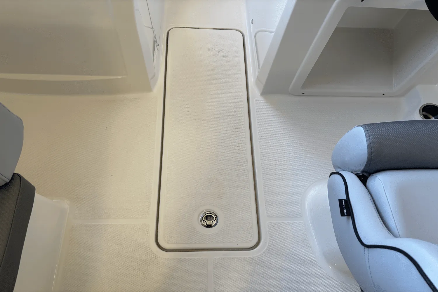 2025 Bayliner VR4OB Image Thumbnail #16