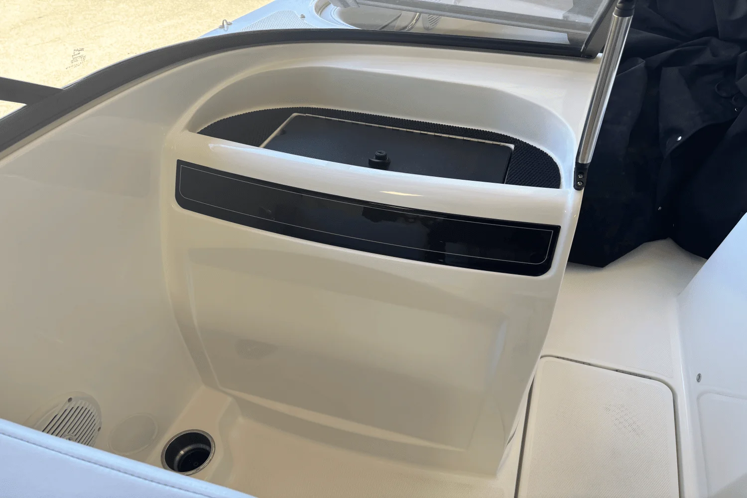 2025 Bayliner VR4OB Image Thumbnail #11