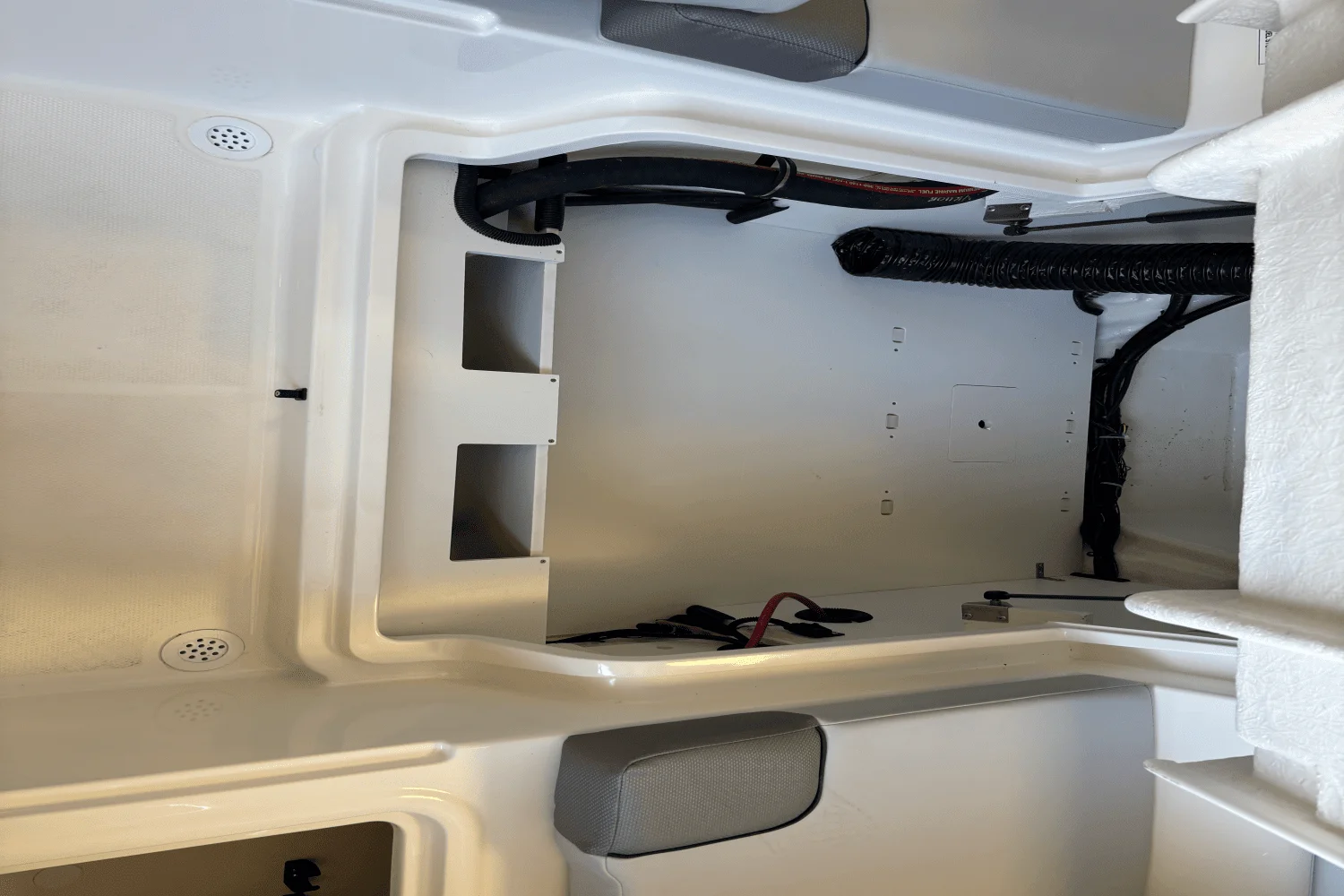 2025 Bayliner VR4OB Image Thumbnail #10