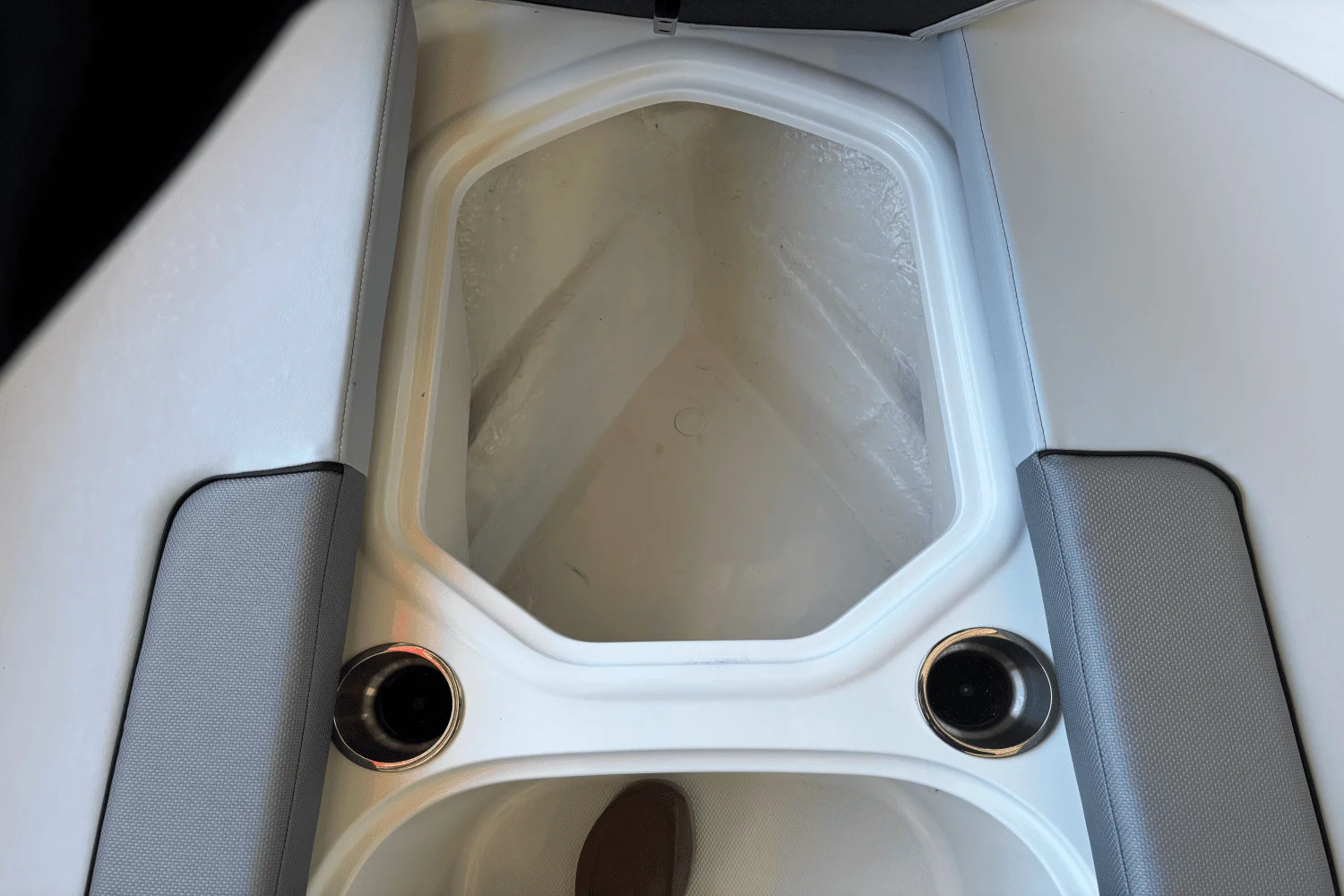 2025 Bayliner VR4OB Image Thumbnail #18