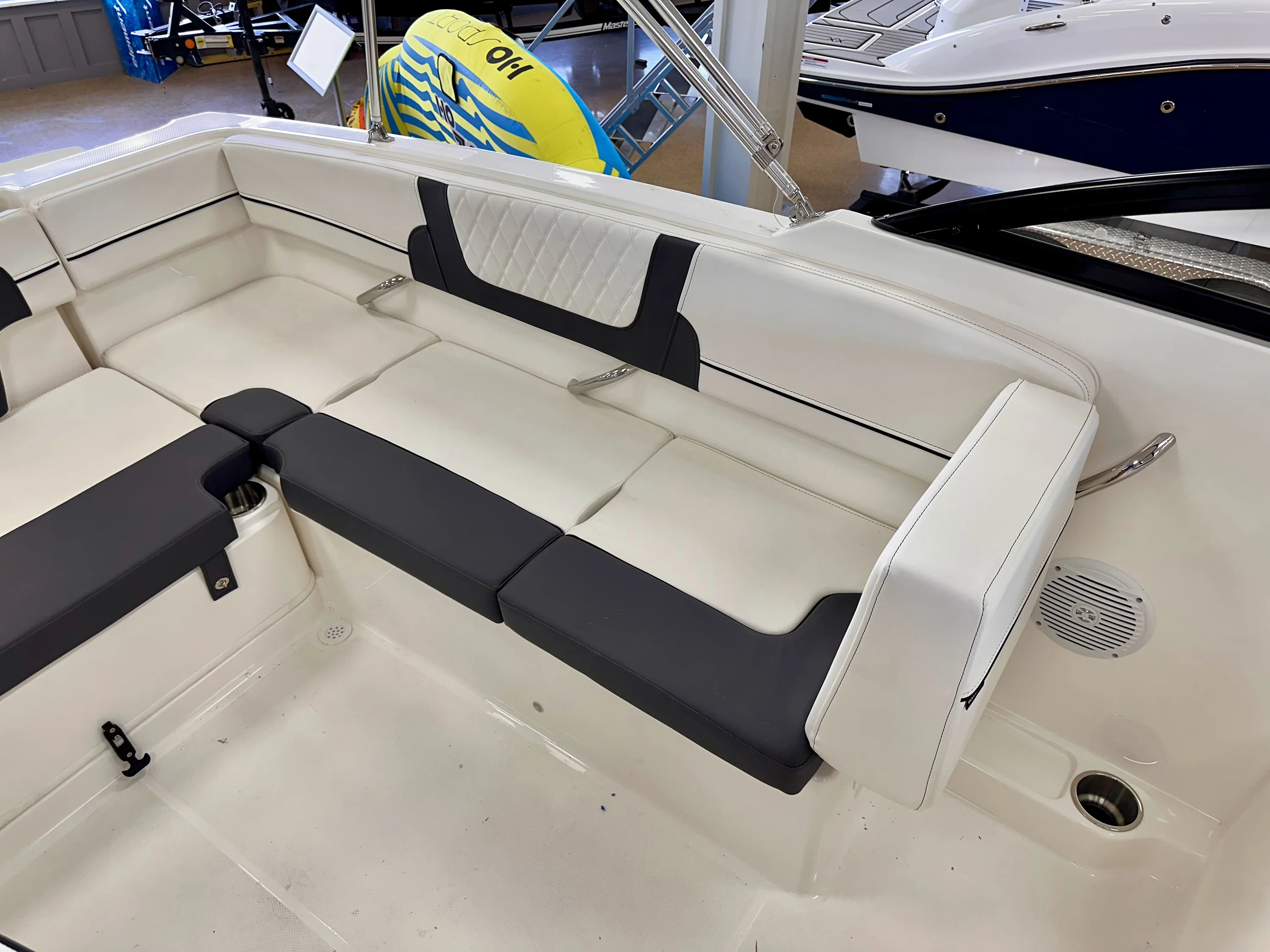 2025 Bayliner VR4OB Image Thumbnail #13