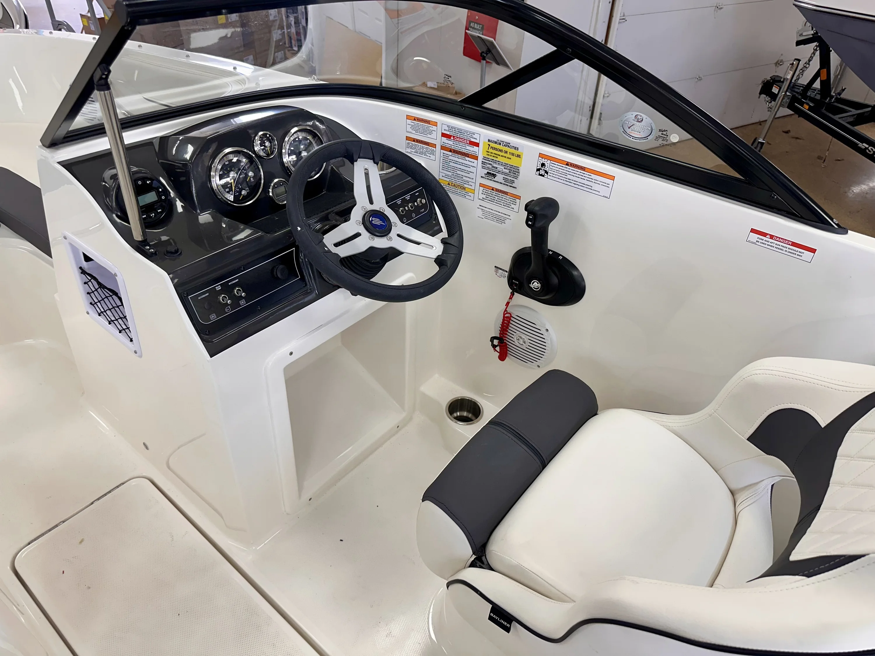 2025 Bayliner VR4OB Image Thumbnail #14