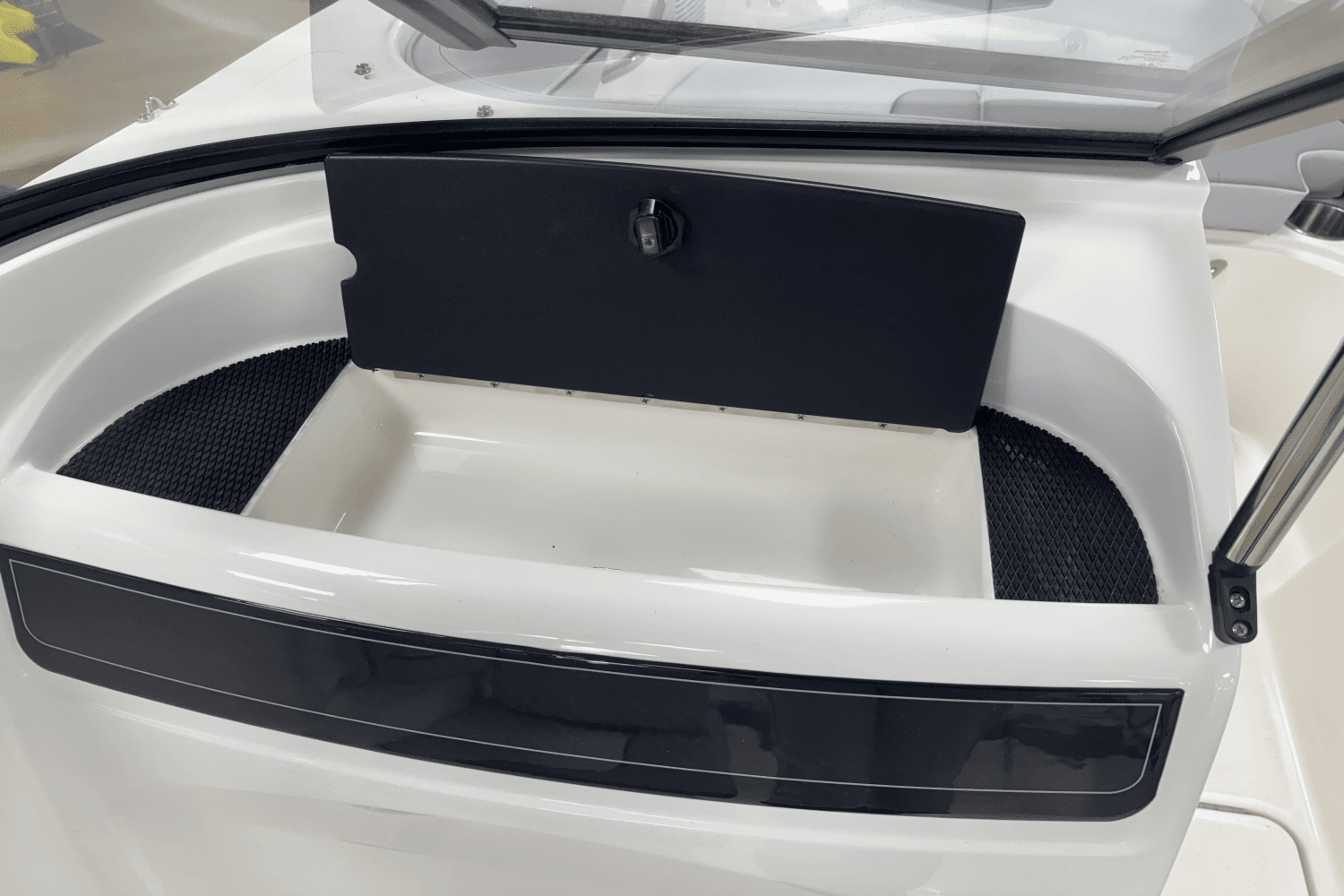2025 Bayliner
                                                             VR4OB Image Thumbnail #12