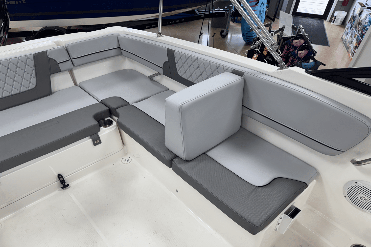 2025 Bayliner
                                                             VR4OB Image Thumbnail #8