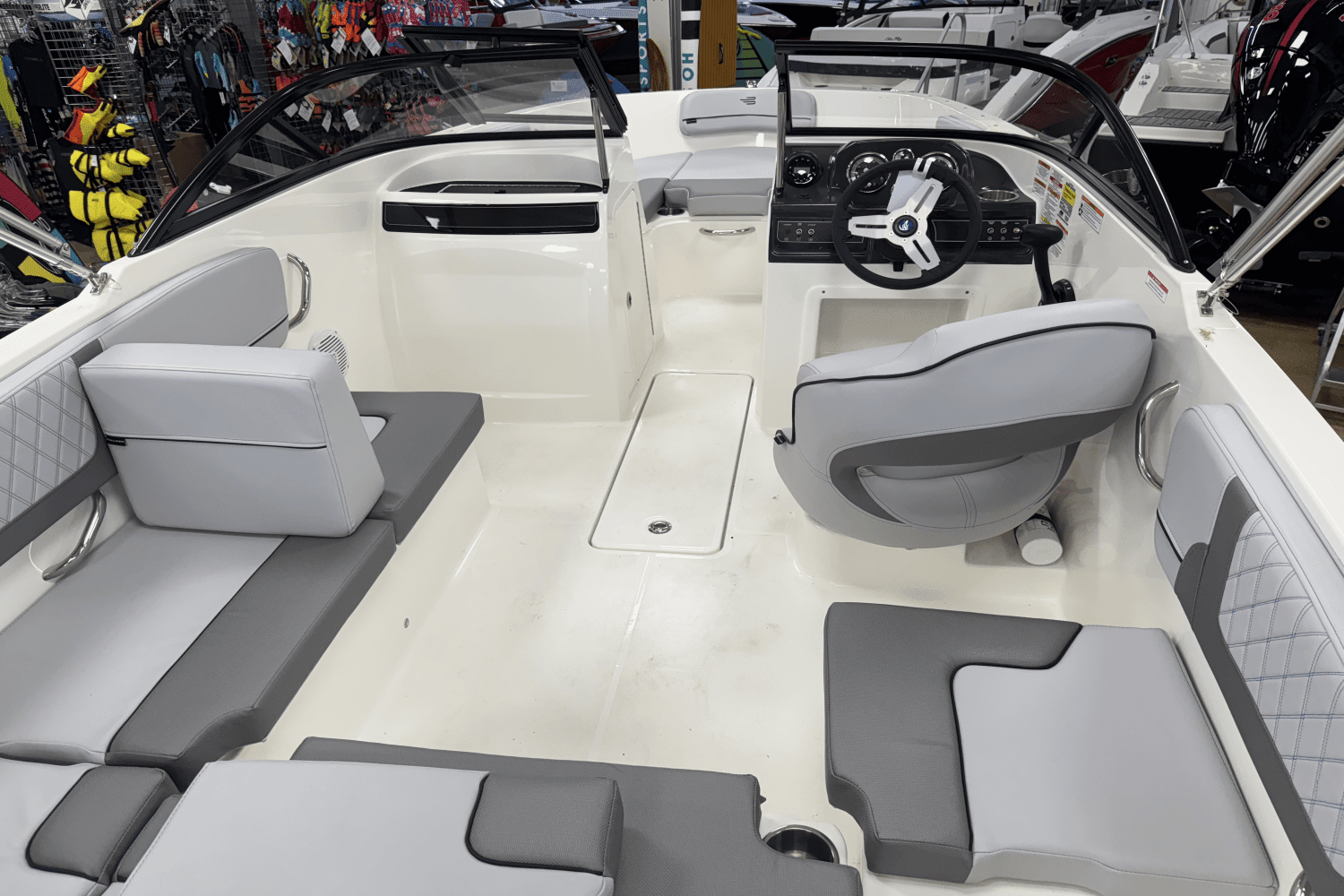 2025 Bayliner
                                                             VR4OB Image Thumbnail #9